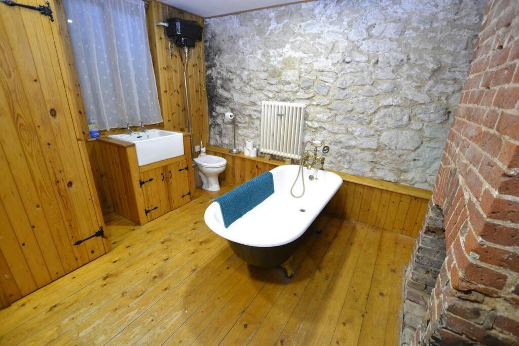 The Hive 4 Bed House Pool Table Air-Con Villa Maidstone Eksteriør billede
